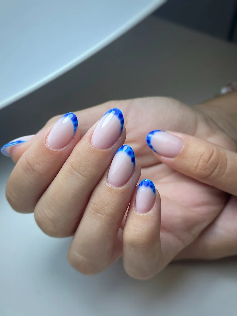 French manucure bleue créative — Le Salon d'Olympe Labège
